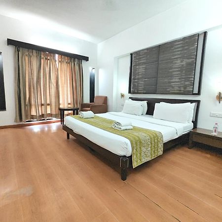 Hotel The Sky Imperial, Gandhinagar Zewnętrze zdjęcie