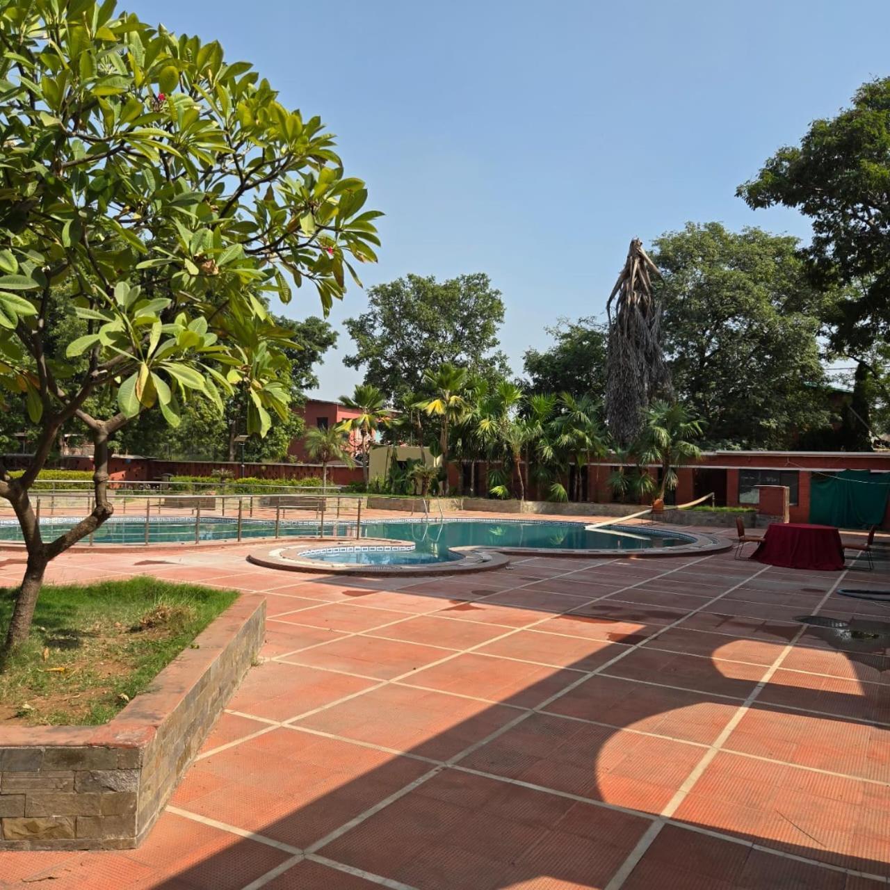 Hotel The Sky Imperial, Gandhinagar Zewnętrze zdjęcie