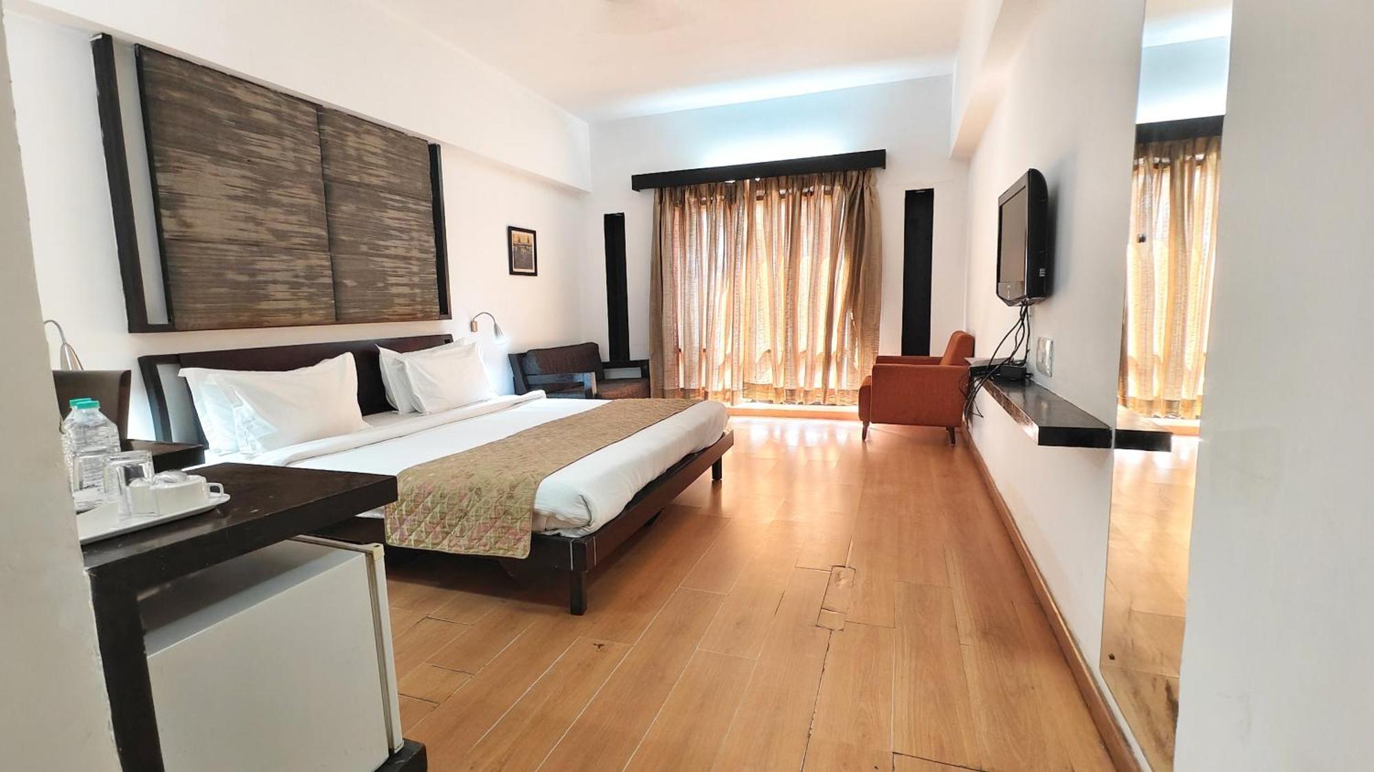 Hotel The Sky Imperial, Gandhinagar Zewnętrze zdjęcie