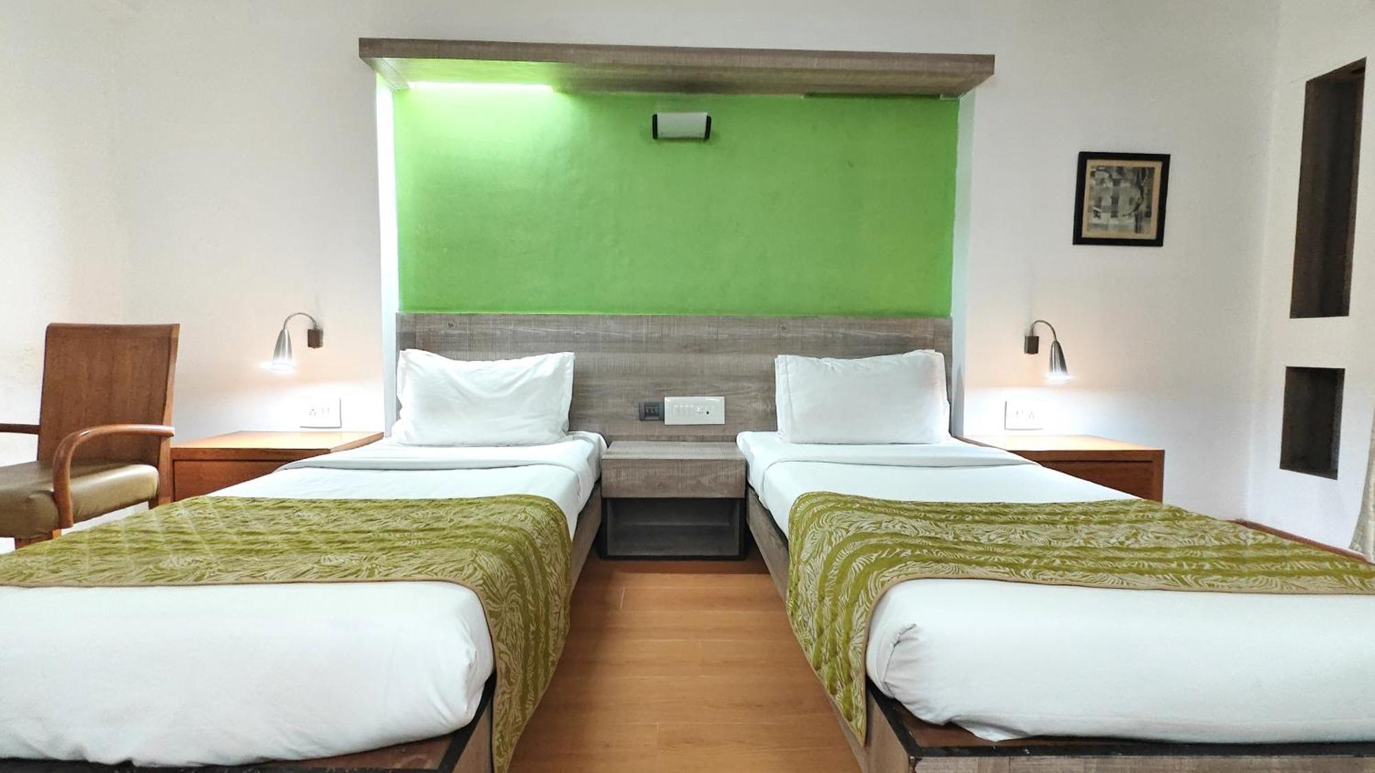 Hotel The Sky Imperial, Gandhinagar Zewnętrze zdjęcie