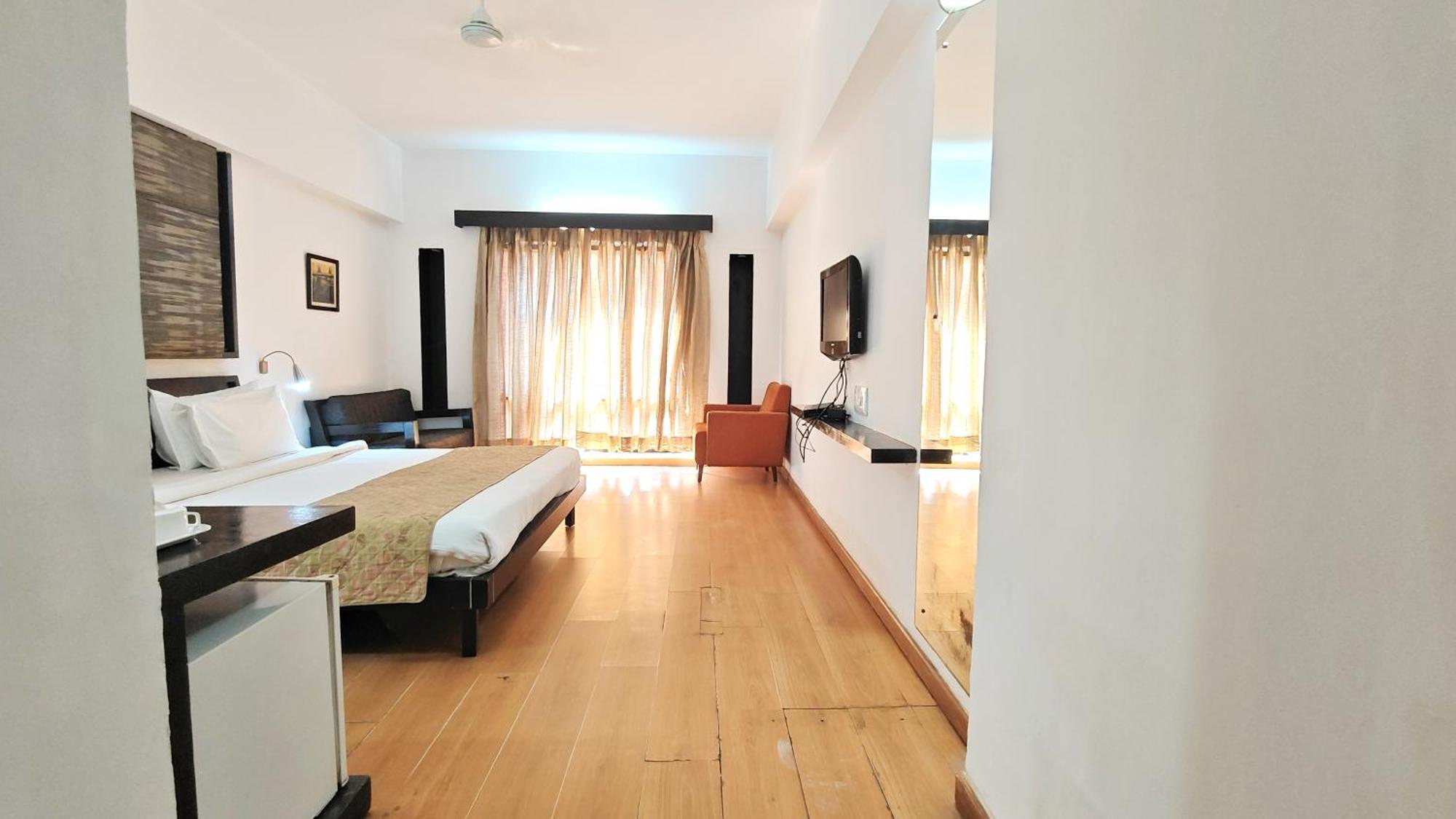 Hotel The Sky Imperial, Gandhinagar Zewnętrze zdjęcie